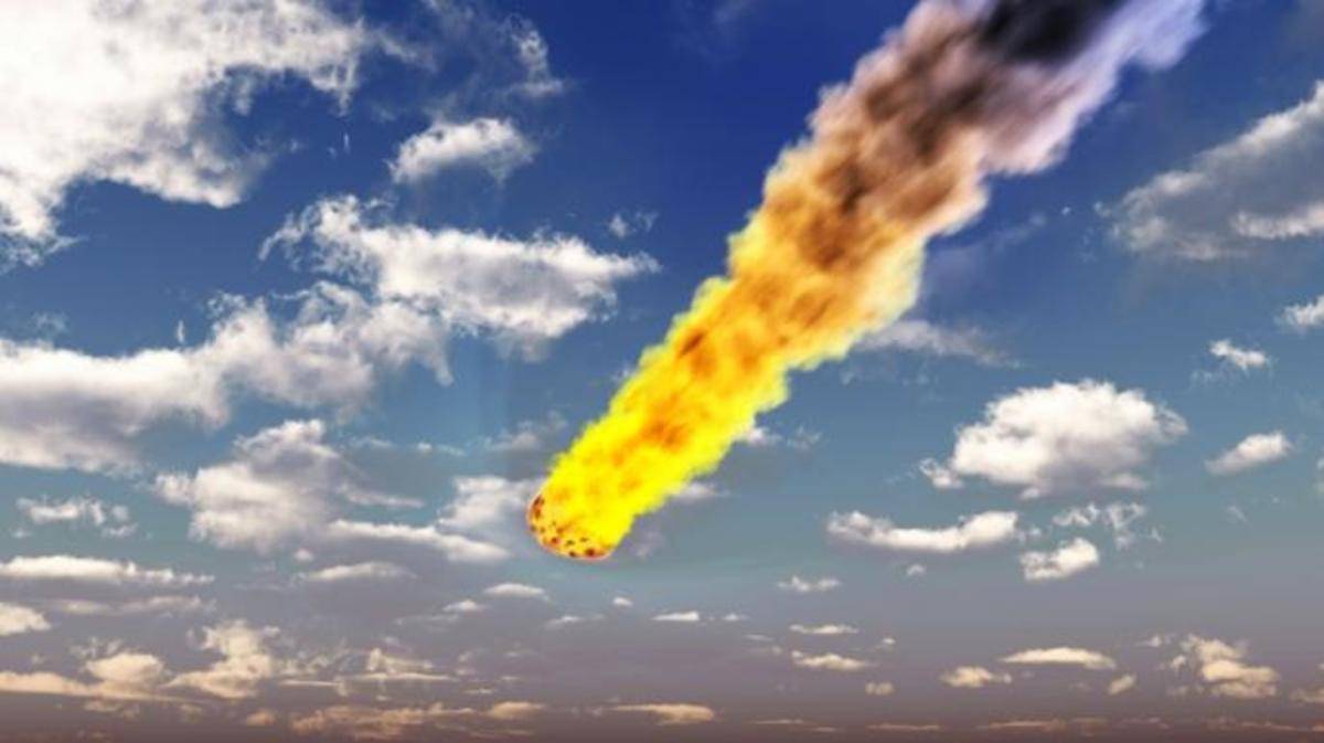 Meteor Impact A large metoero streaks across the sky